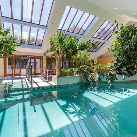 Bond Estate Luxury Accommodation Крайстчърч Екстериор снимка