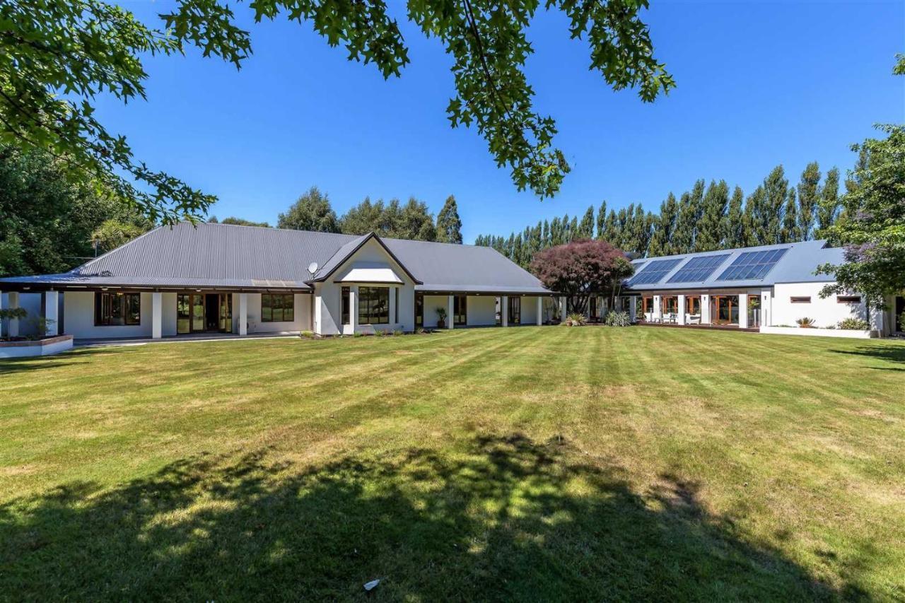 Bond Estate Luxury Accommodation Крайстчърч Екстериор снимка