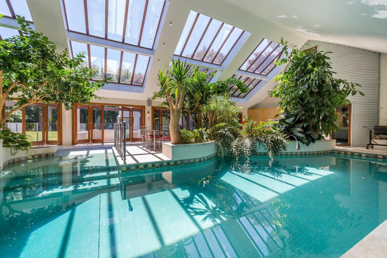 Bond Estate Luxury Accommodation Крайстчърч Екстериор снимка