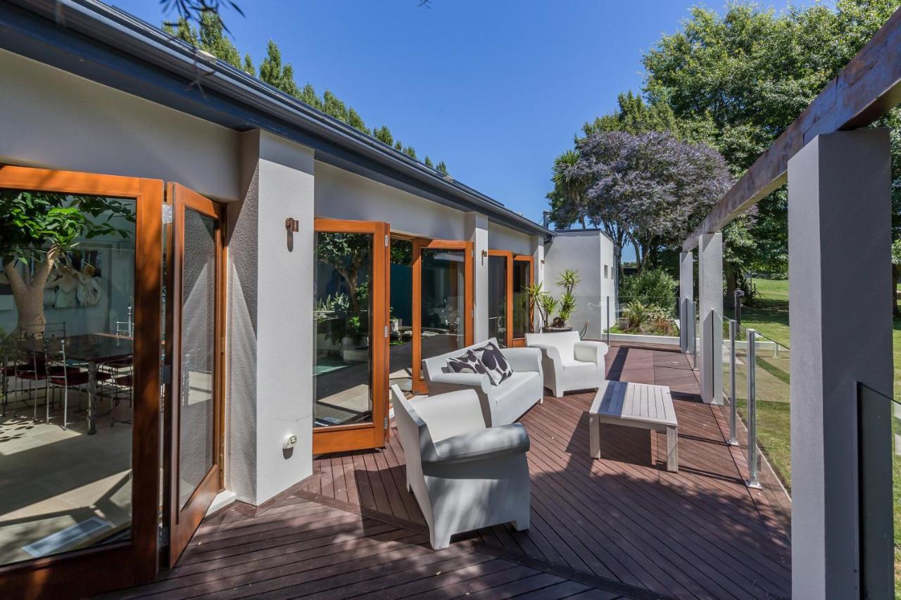 Bond Estate Luxury Accommodation Крайстчърч Екстериор снимка
