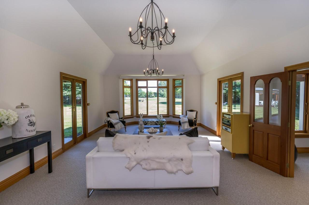 Bond Estate Luxury Accommodation Крайстчърч Екстериор снимка