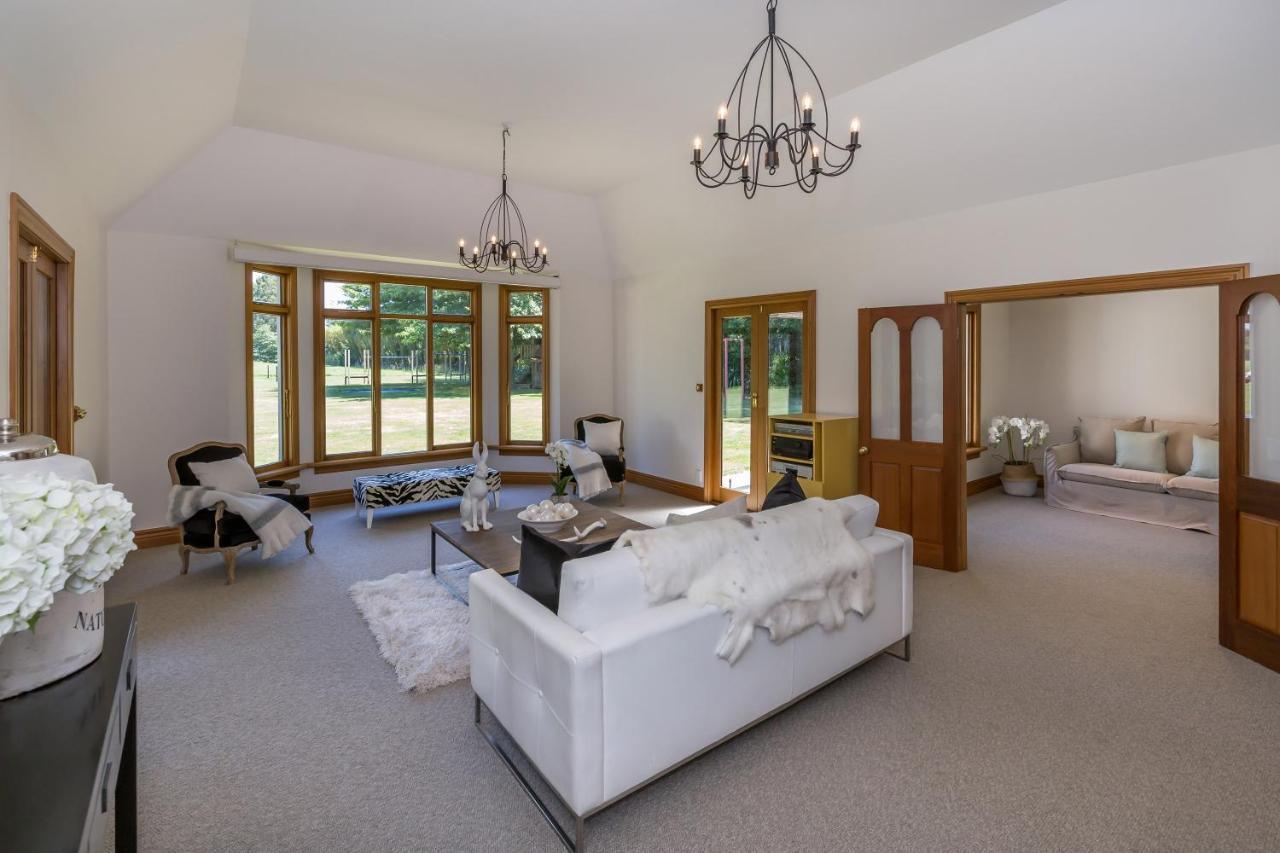 Bond Estate Luxury Accommodation Крайстчърч Екстериор снимка